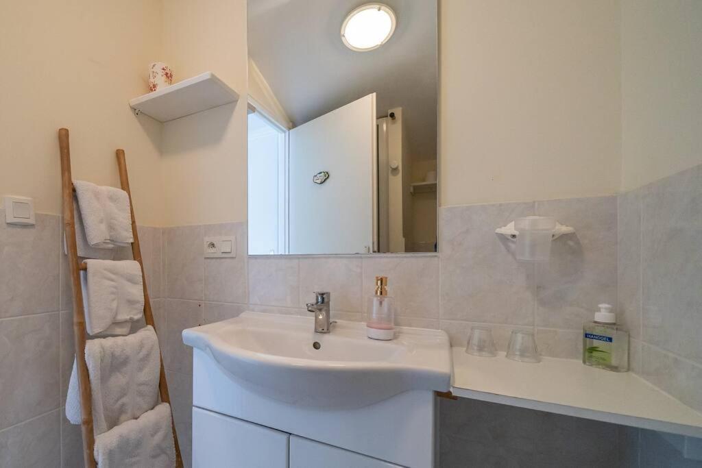 Gites Le Bois Berranger Saint-Urbain  Ngoại thất bức ảnh
